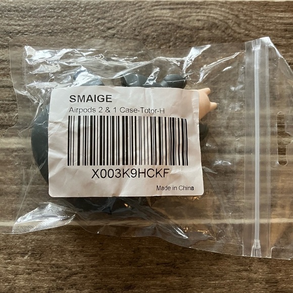 COPY - Cute Totoro AirPod Case Keychain - Picture 4 of 4